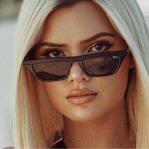 Quay Australia QW-0003 Finesse Black Rectangular/square flat top Sunglasses